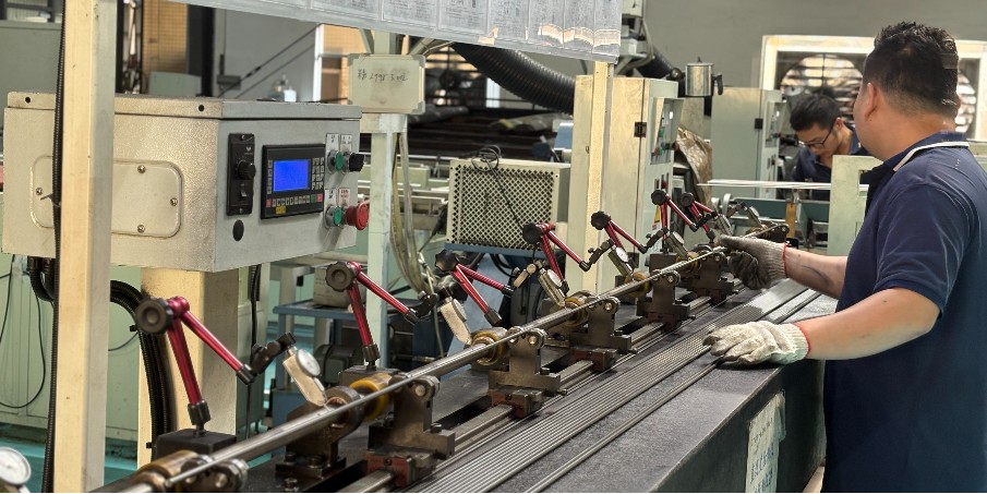 SCM435合金鋼抛光棒：汽車門鎖扣專用材料