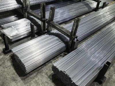 304不鏽鋼和45号鋼鍍洛棒的對比